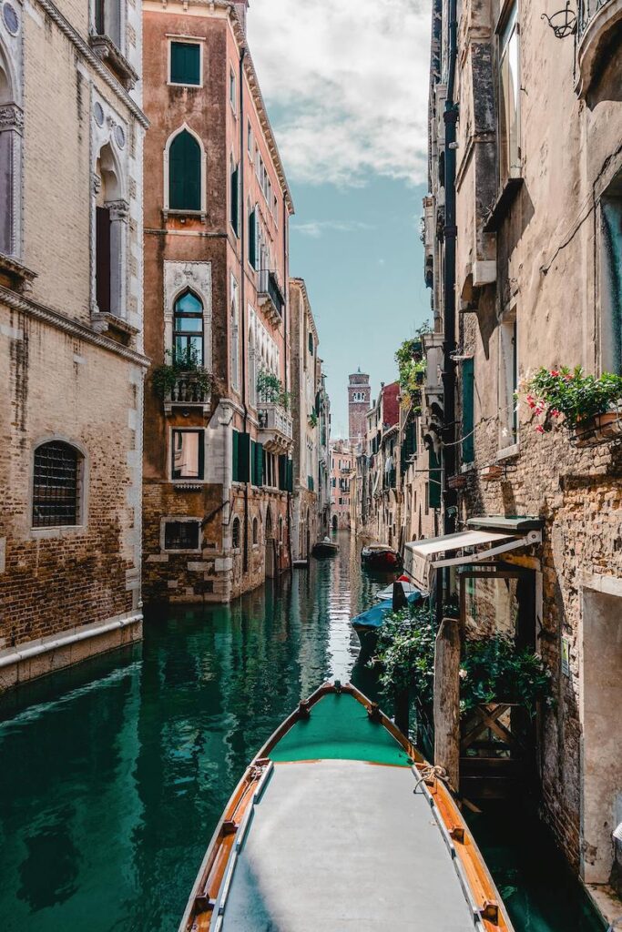Image of narrow Venice waterway from a gondola 