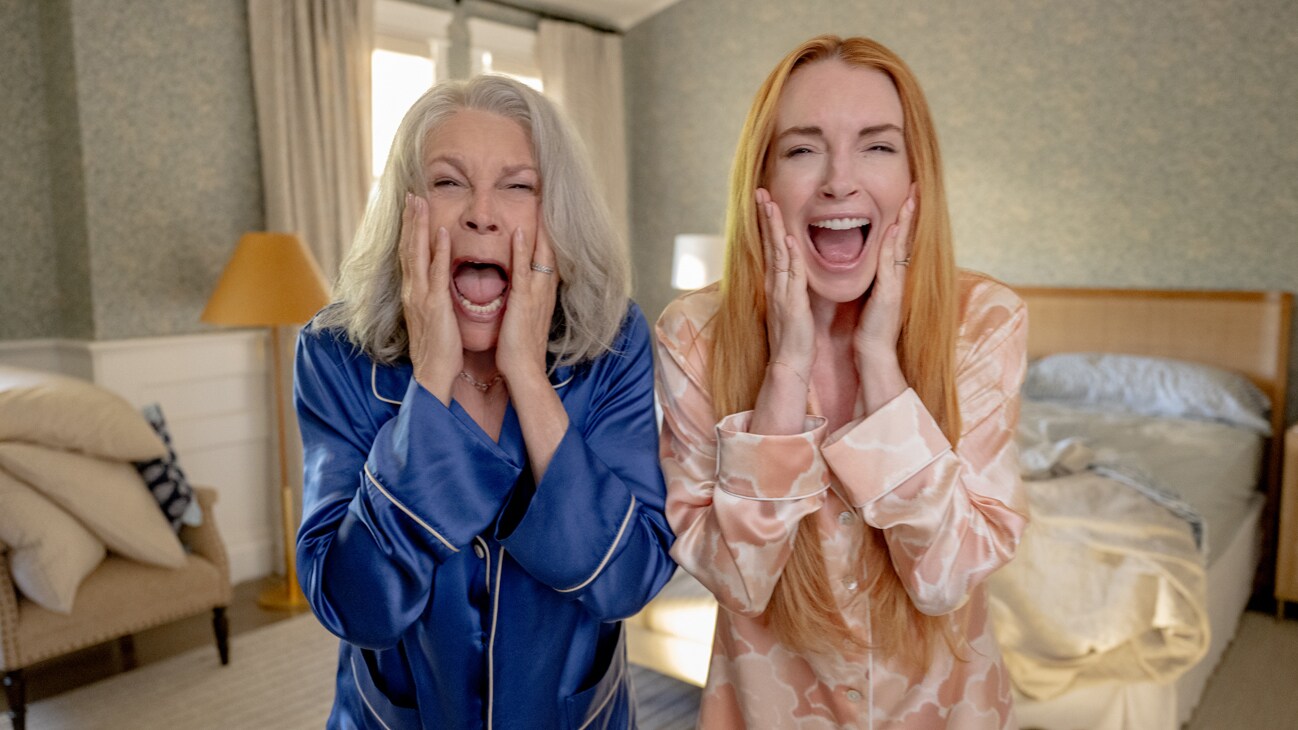 image showing Jamie Lee Curtis and Lindsey Lohan screaming